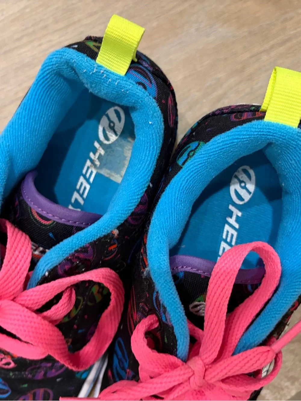 Heelys Kids Black Skate Shoe with Pink Laces and Blue Trim size 1